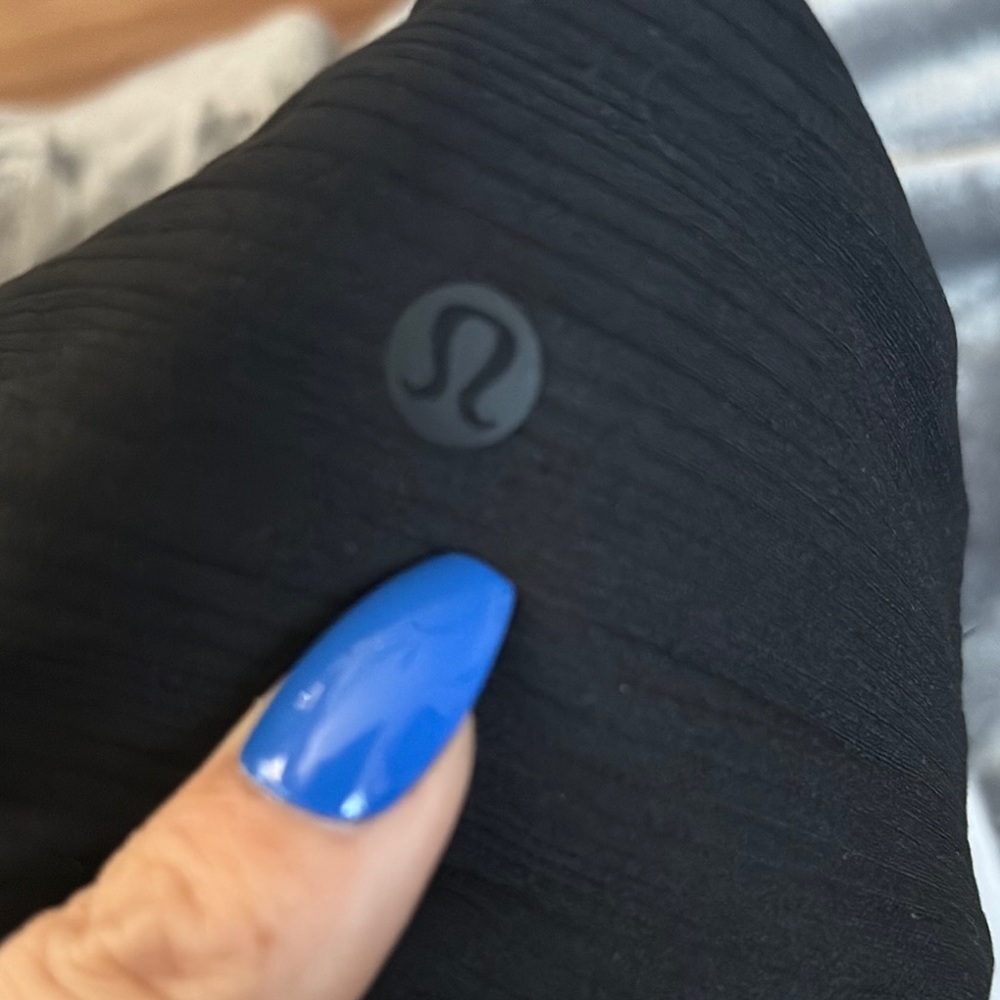 Lululemon Black Twist Headband - Picture 2 of 3
